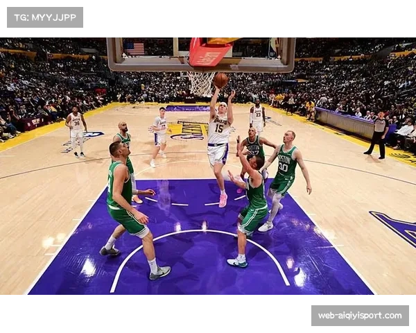 特写：最后两分钟，里夫斯关键造进攻犯规锁定湖人胜局